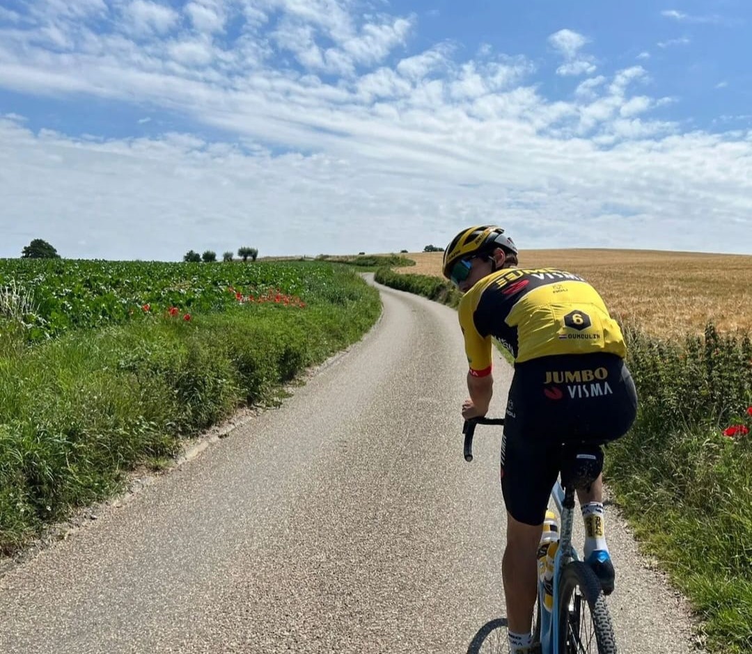 O ciclista holandês Tom Dumoulin abandonou a concentração antes de uma prova, em janeiro de 2021, para 