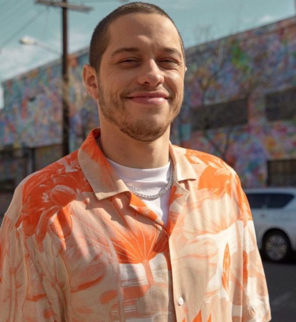 Outro que foi diagnosticado com Crohn, ainda aos 17 anos, foi o comediante norte-americano Pete Davidson. Atualmente, segundo ele, a doença está em processo de remissão.-reprodução/instagram