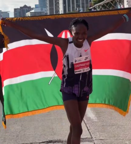 Queniana Ruth Chepngetich bate recorde mundial em maratona