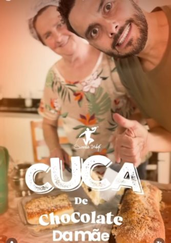 Músico interrompe show para atender ligação da mãe e viraliza