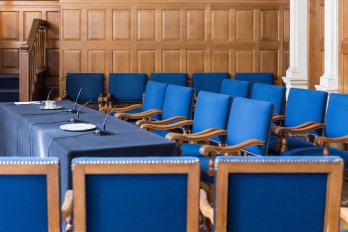 Tribunal - júri - NEUTRA