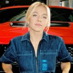 Atriz Sydney Sweeney exibe seus carrões nas redes sociais