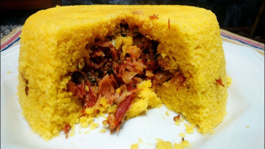 O cuscuz Ã© uma excelente variaÃ§Ã£o para o pÃ£o de todos os dias, recebendo um toque a mais com manteiga e colheradas de leite de coco. Ele tambÃ©m pode ser recheado com algum ingrediente salgado. 