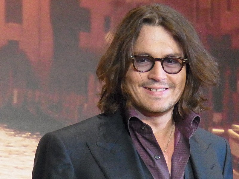 “Foi um vasto deserto e, no final, esse vasto deserto me ensinou muita coisa”, afirmou o astro de Hollywood. Depp disse ter gravado na memória todas as matérias críticas a seu respeito: “Todo mundo estava contra mim”.



