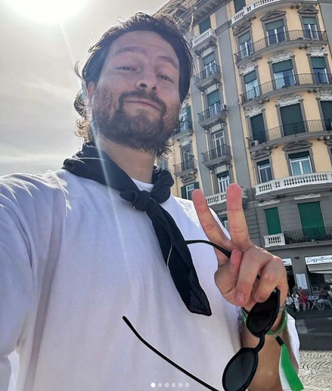 Eddy Vilard - Ator mexicano nascido em 1988 na Cidade do México, conhecido por novelas juvenis como Rebelde e produções da Televisa. Iniciou a carreira como modelo e também participou de séries e filmes, ganhando destaque no mercado latino.