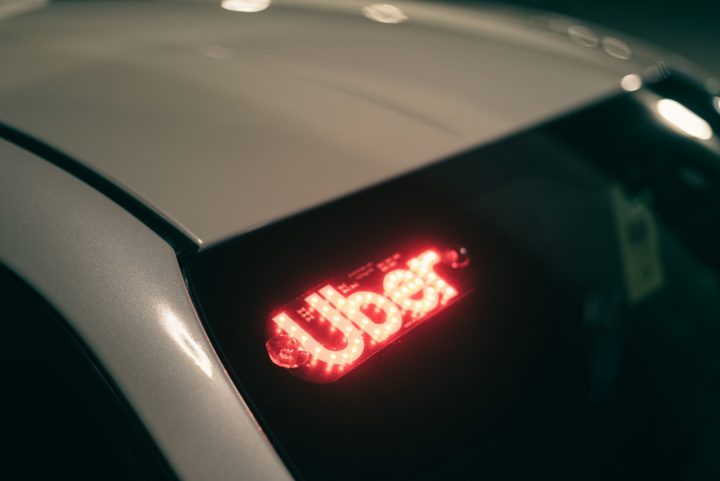 De acordo com o Uber, a medida é um fortalecimento nas avaliações mútuas para “incentivar comportamento respeitoso entre motoristas, parceiros e usuários da plataforma”.
