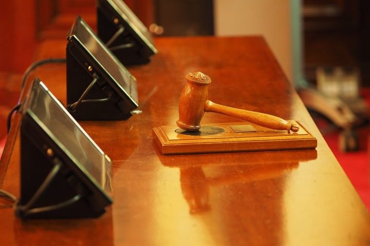 Só que em agosto de 2025 os tribunais da Califórnia negaram os pedidos de liberdade condicional de Lyle e Erik Menendez porque consideraram que eles ainda representam uma 