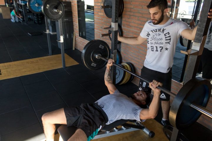 A proteÃ­na de soro de leite tem um valor biolÃ³gico alto, ou seja, Ã© muito eficaz na construÃ§Ã£o de mÃºsculos, o que pode acelerar o metabolismo e ajudar na queima de gordura. Portanto, o whey protein nÃ£o engorda, desde que utilizado corretamente dentro de uma alimentaÃ§Ã£o controlada.