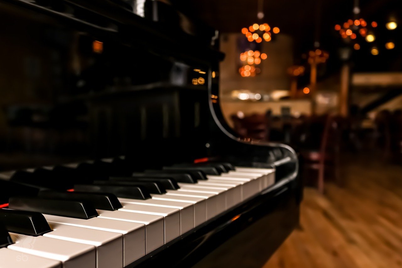 O Concerto para Piano nº 21 em dó maior, K. 467 -destaca-se por sua beleza melódica, especialmente o segundo movimento, tido.como um dos mais envolventes de todos os tempos.