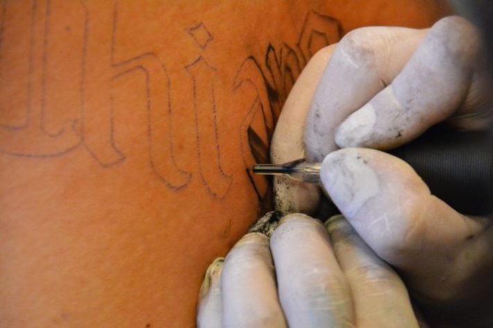 Tatuador, tatuagem -- Dean Moriarty/Pixabay