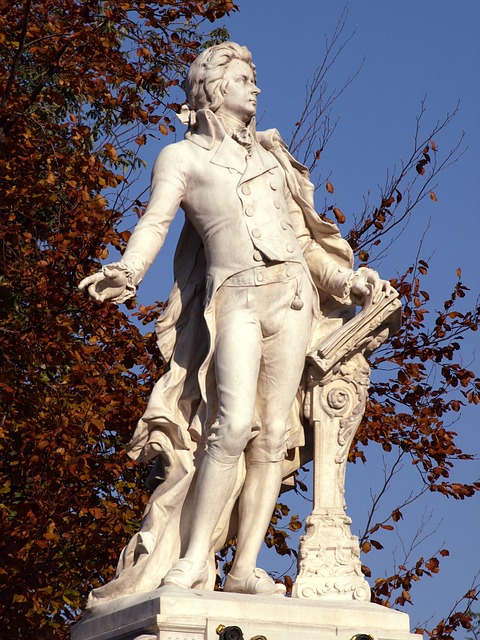 Mozart compÃ³s variedade de estilos musicais. Dentre suas obras mais importantes estÃ¡ a Sinfonia nÂº 40 em sol menor, K. 550, que ficou celebre pela sua intensidade emocional.
