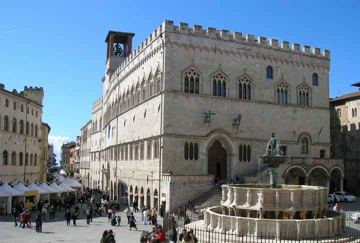 UNIVERSIDADE DE PERUGIA (Perugia, ItÃ¡lia) â?? 1308 - Centro importante de estudos durante o Renascimento. Ã? respeitada principalmente por suas contribuiÃ§Ãµes nas Ã¡reas de Direito e Medicina.