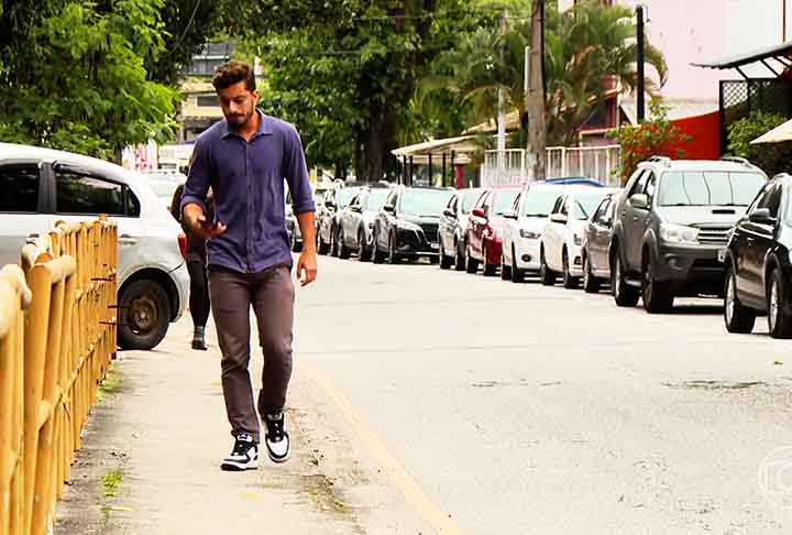 Mas foram quatro meses assim, dentro do elevador, trabalhando seis horas por dia e ganhando R$ 800 por mÃªs. Tenho trÃªs anos e meio de formado. Hoje, eu tenho uma agÃªncia de marketing e tenho trÃªs clÃ­nicas de medicina masculina. Eu perseverei e hoje, graÃ§as a Deus, estÃ¡ dando certoâ? completou Caio.