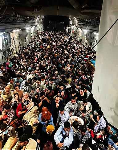A aeronave tem capacidade máxima de 77.519 quilos de carga, com peso total na decolagem de até 265.352 quilos.
