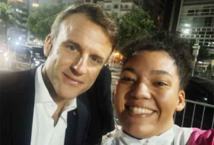 Durante a caminhada, Macron foi tietado por moradores do Rio de Janeiro e turistas. O governante chegou a tirar fotos com alguns deles.
