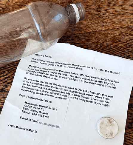 Mackenzie Van Eyk contou ter escrito a carta e atirado dentro de uma garrafa em um lago há 26 anos, quando estava na 4ª série de uma escola em Ontário, no Canadá, e o professor pediu aos alunos que escrevessem cartas a respeito dos Grandes Lagos. 

-Divulgação