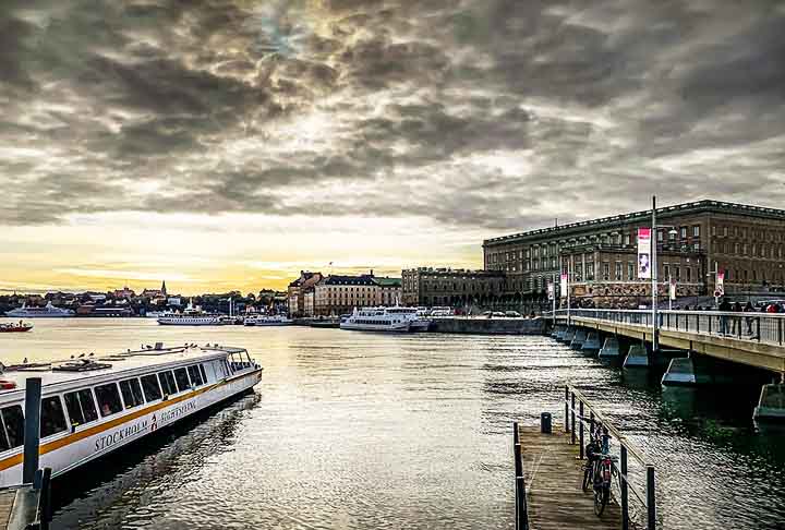 Estocolmo, SuÃ©cia â?? Chamado de "A Veneza do Norte," Estocolmo Ã© construÃ­do sobre 14 ilhas conectadas por canais, ideais para passeios de barco que mostram o melhor de sua arquitetura escandinava.
