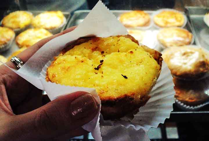 Em Portugal, as empadas de frango são atualmente as mais populares, sendo possível encontrá-las na maior parte dos cafés e pastelarias, assim como adquiri-las em supermercados.-Flickr Michelle de Paula