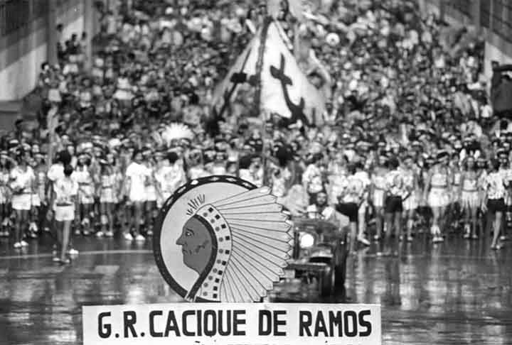 Em carnavais do passado, o bloco levava mais de dez mil componentes para espaços icônicos da folia da época, como a Praça Onze e a Avenida Presidente Vargas.
