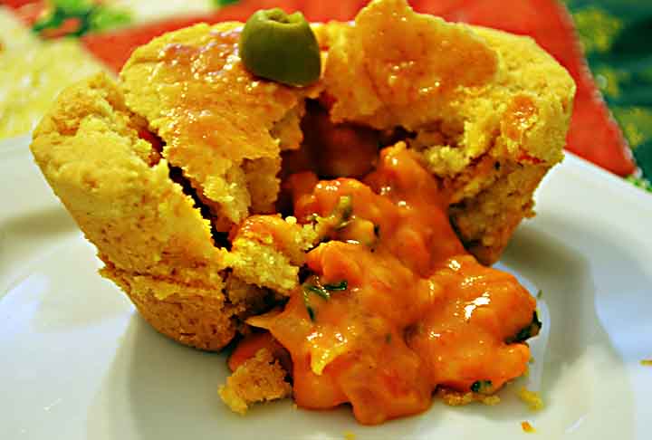 A etimologia da palavra empada é uma simplificação para o vocábulo empanada (também usada no idioma espanhol), com origem no latim panis, que significa pão.-Flickr laura loyo