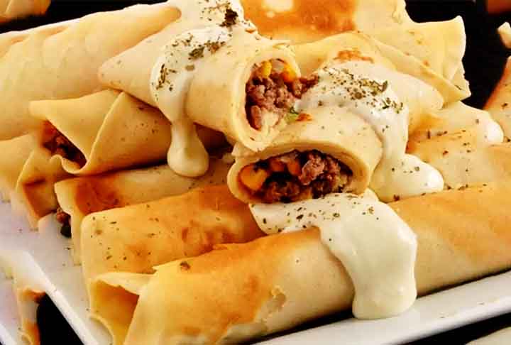 Já o recheio salgado das panquecas costuma ter queijo, presunto, carne moída, frango desfiado ou espinafre. Mas outras opções também são encontradas.
