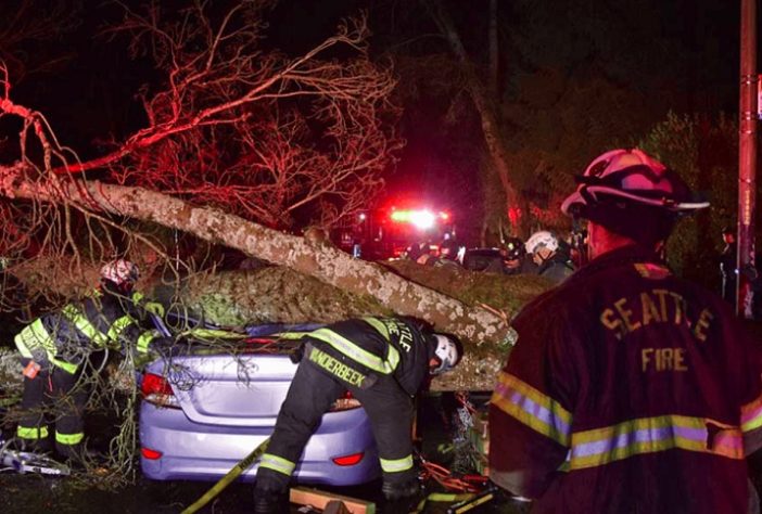 Passagem de ciclone bomba causa destruição e mortes nos EUA