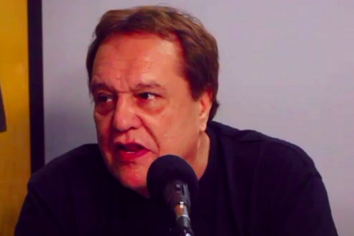 Além da direção, Dennis também se aventurou na atuação, participando de várias obras 