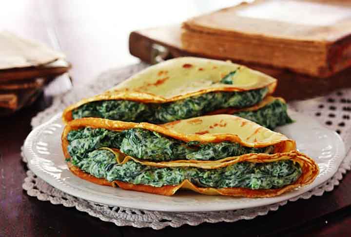 Já os crepes salgados levam com frequência no recheio uma variedade de  queijos, carnes e vegetais. O espinafre é bem cotado, misturado com ricota.
