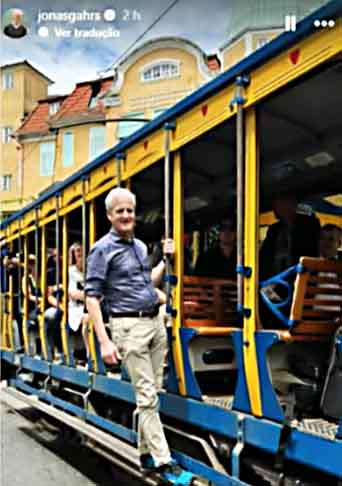O líder norueguês esteve ainda no bairro de Santa Teresa, na região central da cidade, onde andou de bondinho com sua comitiva.
