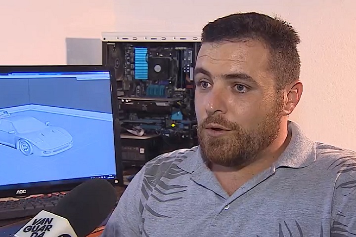 “Era um sonho infantil, inocente, eu não imaginei que poderia isso. Eu aceitei como um desafio para mim mesmo e comecei a estudar, investir tempo e dinheiro para que saísse do papel”, contou, em entrevista ao g1.