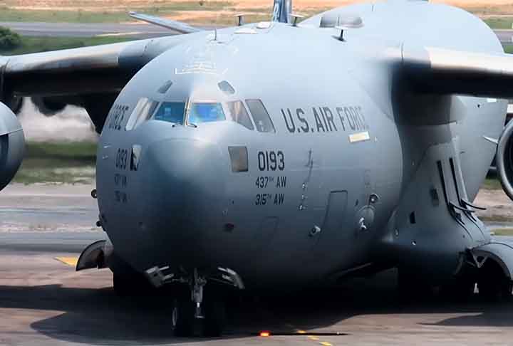 Com 53 metros de comprimento e 51,75 metros de envergadura, os aviões trouxeram equipamentos, suprimentos e itens de logística para a breve visita de Joe Biden ao estado do norte do país.
