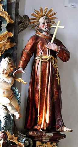 Todos os anos, de 15 de agosto a 29 de setembro, São Francisco de Assis tinha o costume de preparar-se com uma quaresma de oração e jejum para a festa de São Miguel Arcanjo. Em 1224, ele teve a visão do Serafim alado e recebeu os estigmas.- Andreas Praefcke/Wikimédia Commons