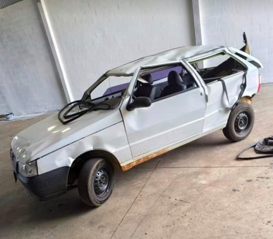 Capotamento fantasma de carro viraliza nas redes sociais