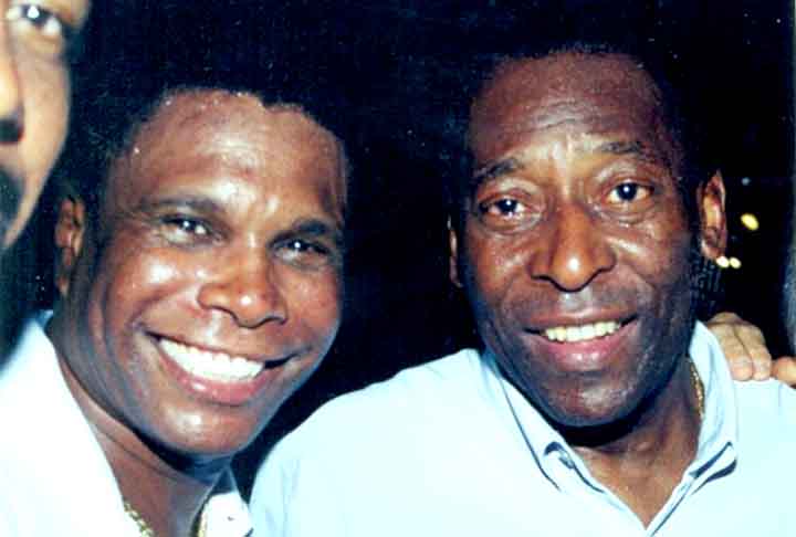 â??Fomos tricampeÃµes duas vezes, levamos o Cristo mendigo coberto pela censura, na imagem mais conhecida do Carnaval. E o mais importante: inserimos a Beija-Flor de NilÃ³polis na histÃ³ria da maior festa popular do Brasil. Em lugar de protagonistaâ?, destacou.