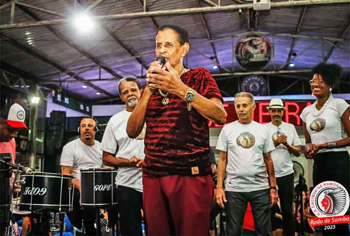 Entre os fundadores do Cacique de Ramos está Ubirajara Félix do Nascimento, o Bira Presidente. Nascido em  23/3/1937, ele é um estandarte do samba carioca, integrante de um dos principais grupos musicais do país: o Fundo de Quintal. 