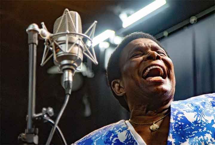 Em 2008, Neguinho venceu a luta contra um câncer do intestino. No ano seguinte, em 23 de fevereiro, casou-se com Elaine Reis, na Marquês de Sapucaí, poucos minutos antes de cantar no carnaval. Ele tem cinco filhos, cinco netos (um falecido) e um bisneto.