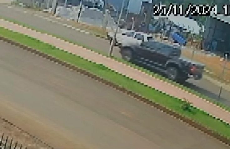 Capotamento fantasma de carro viraliza nas redes sociais