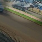 Capotamento fantasma de carro viraliza nas redes sociais