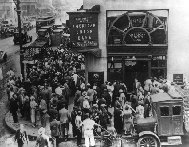 Ele ganhou fama por suas leituras sobre saúde e por previsões de eventos, como a queda da bolsa de 1929 (foto) e a Segunda Guerra Mundial.
