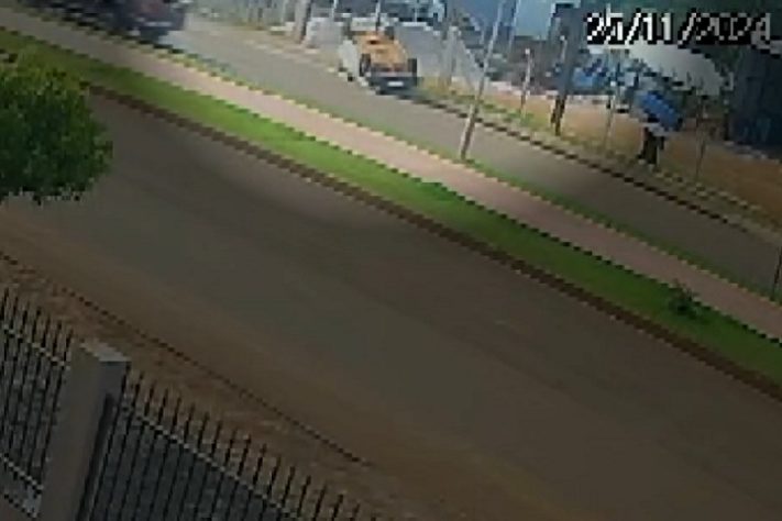 Capotamento fantasma de carro viraliza nas redes sociais
