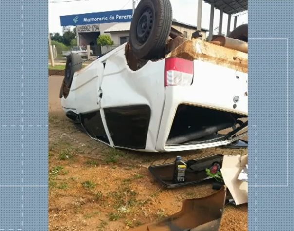 Capotamento fantasma de carro viraliza nas redes sociais