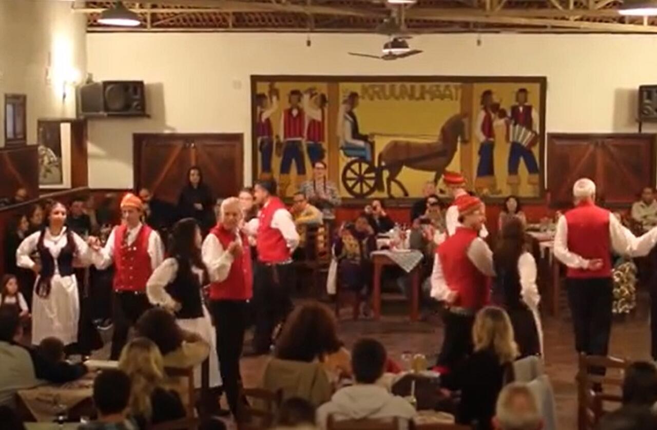 O Baile Finlandês é uma das maiores atrações culturais da cidade, com apresentações de danças típicas e músicas finlandesas que levam os moradores e turistas a celebrar as tradições dos fundadores de Penedo.