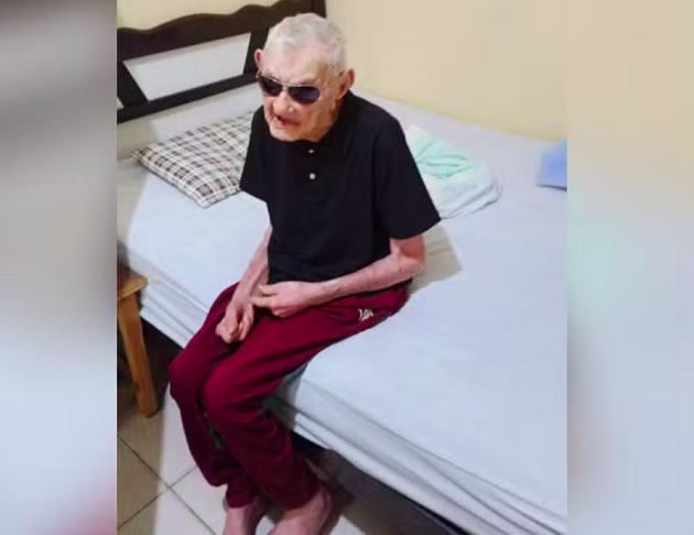 Matéria do “Fantástico”, da Rede Globo, mostrou que o agricultor cearense João Marinho Neto, de 112 anos, vive em um abrigo para idosos e tem dieta equilibrada montada por nutricionista. Mas itens que ele gosta costumam ser adicionados: rapadura, galinha caipira, uvas e café. 
-arquivo familiar