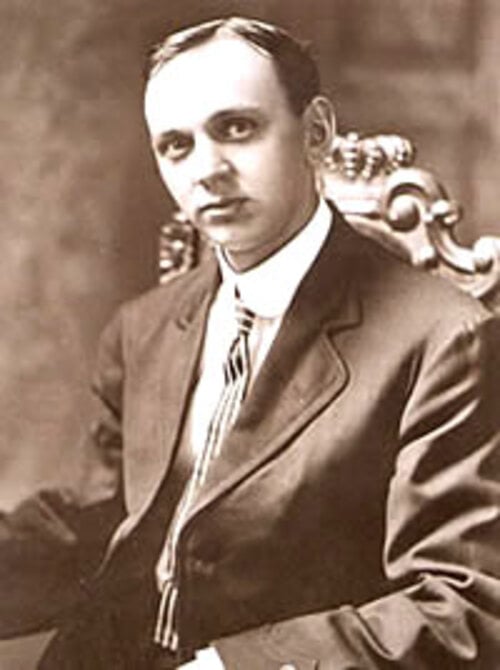 Edgar Cayce (1877-1945) - Conhecido como o "Profeta Adormecido", Edgar Cayce era um vidente americano que afirmava ter visões enquanto estava em estado de transe. 