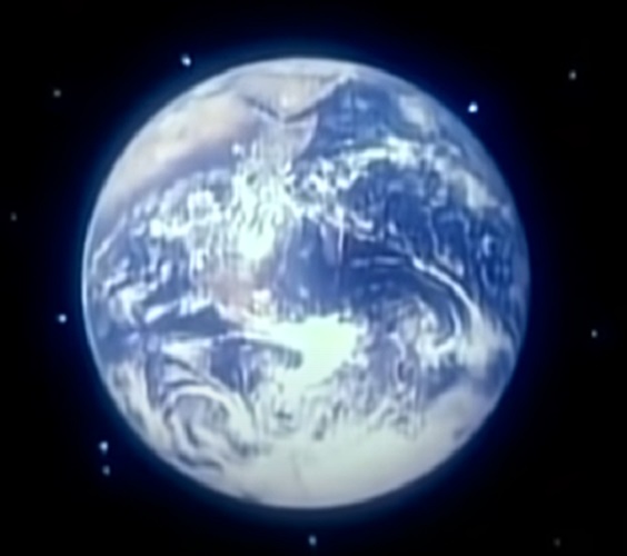 Embora Sagan tenha feito contribuições fundamentais para a ciência, ele também foi um dos maiores divulgadores científicos de sua geração. Sua série de TV, "Cosmos: Uma Viagem Pessoal", lançada em 1980, é considerada um marco da popularização da ciência.