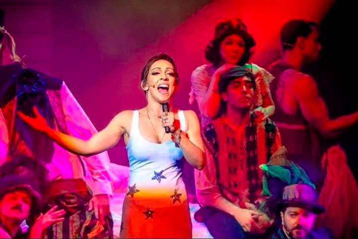 O espetáculo explora a vida da lendária Elis Regina, uma das maiores referências da música brasileira.