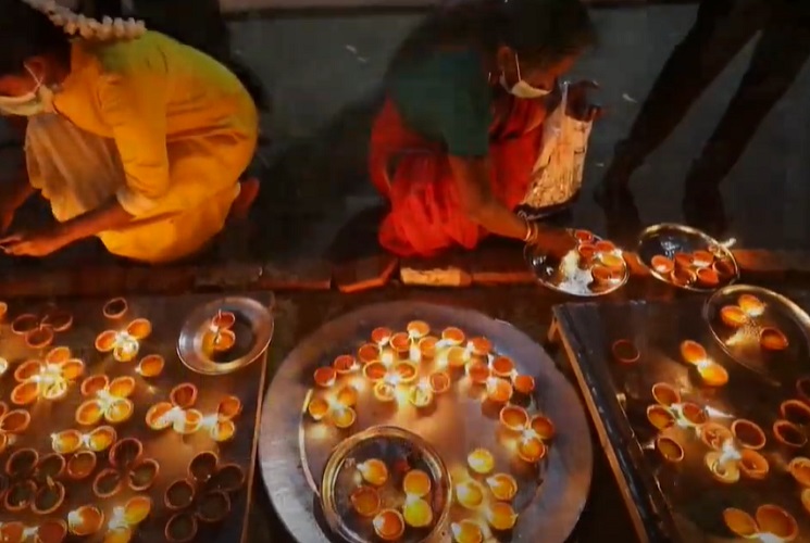 No entanto, o evento mais significativo é o "Maha Shivaratri", celebrado geralmente entre fevereiro e março, antes da chegada da primavera.