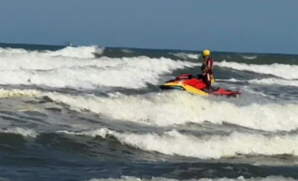 O treinamento envolve o salvamento na Ã¡gua com apoio de embarcaÃ§Ãµes e helicÃ³pteros Ãguia.  Esse tipo de aeronave Ã© utilizada para patrulhamento de diversos tipos, inclusive em operaÃ§Ãµes de resgate marÃ­timo.