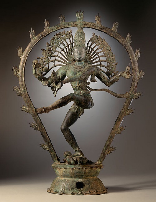 O principal mantra entoado é "Om Namah Shivaya", que significa a saudação ao Shiva e tem a capacidade de harmonizar os cinco elementos do universo – terra, água, fogo, ar e éter.