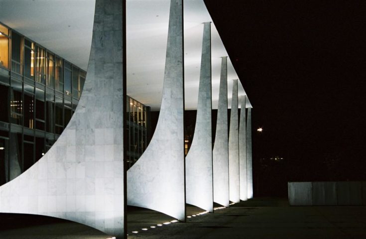 Ficha Limpa (2012): A Lei da Ficha Limpa, aprovada em 2010, estabeleceu que políticos condenados por órgãos colegiados ou que renunciassem para evitar a cassação seriam inelegíveis por oito anos.